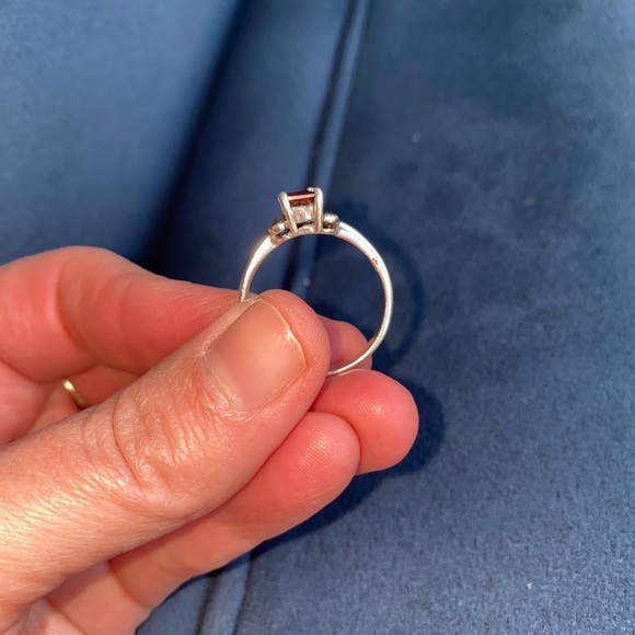 Deep Red Ring - Picture 2 of 4